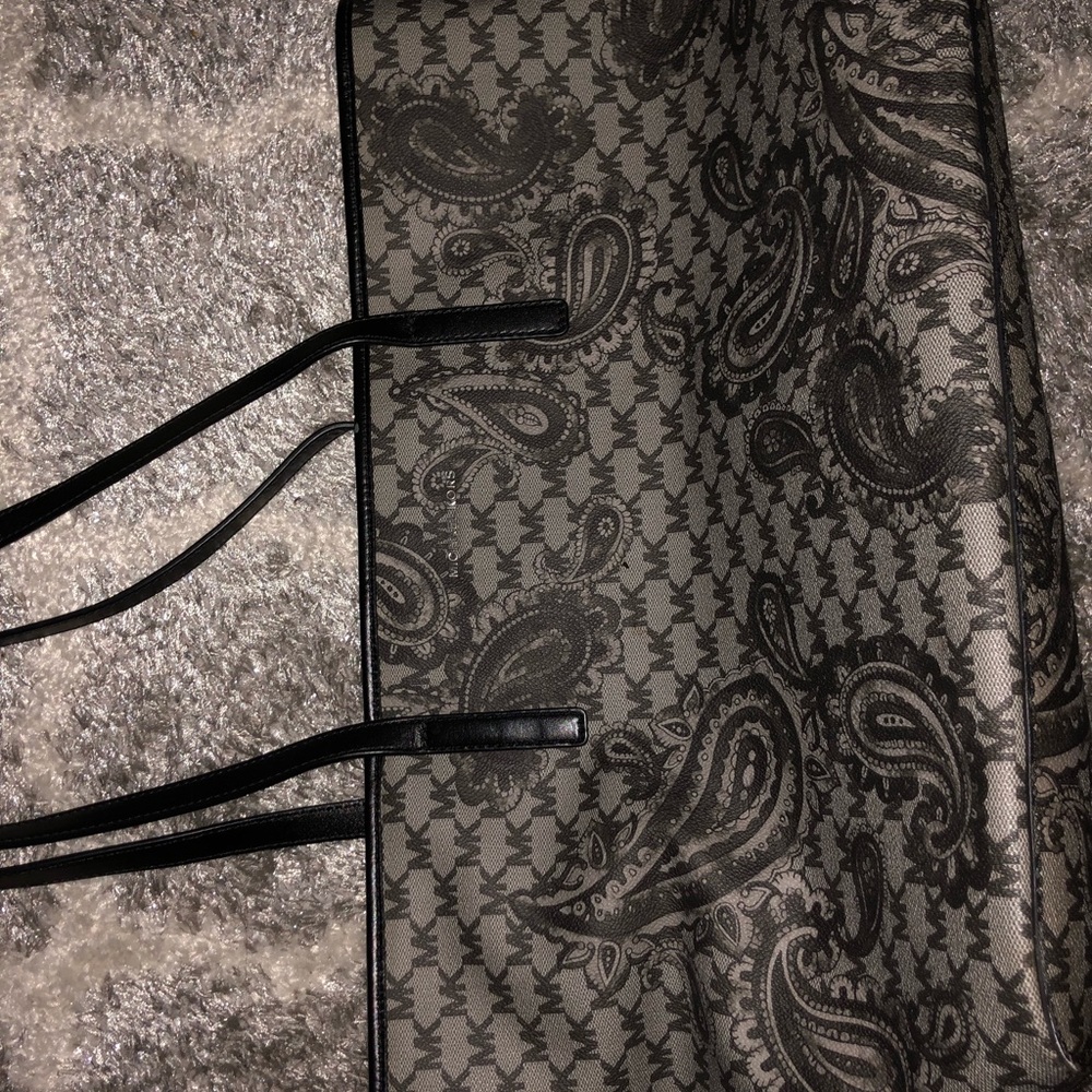 Large Michael kors tote bag with matching wristlet